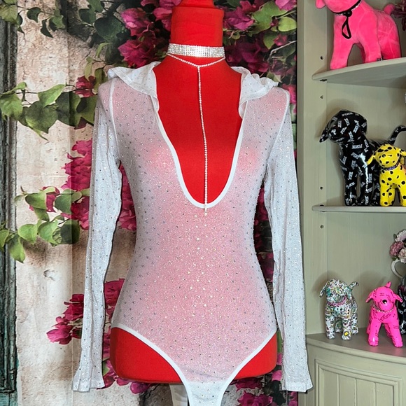 NWT Glittery white Bodysuit - Picture 4 of 15